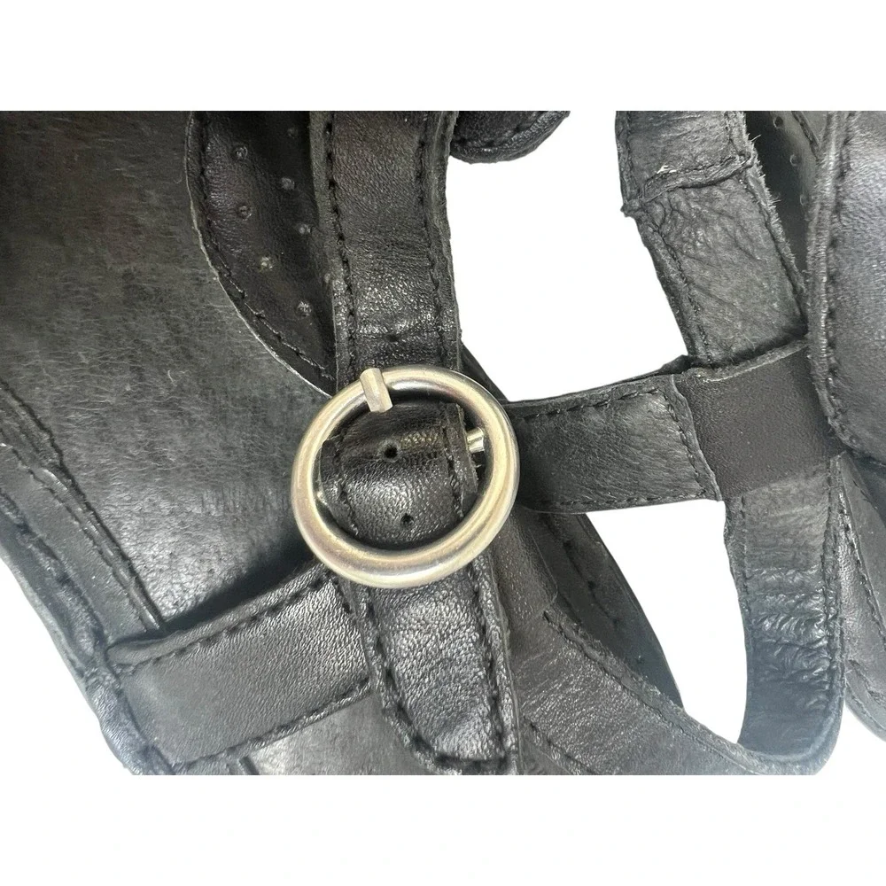 Born Kristy 9M/WBlack T- Strap Buckle Leather Sandals Silver‎ Hardware Flats